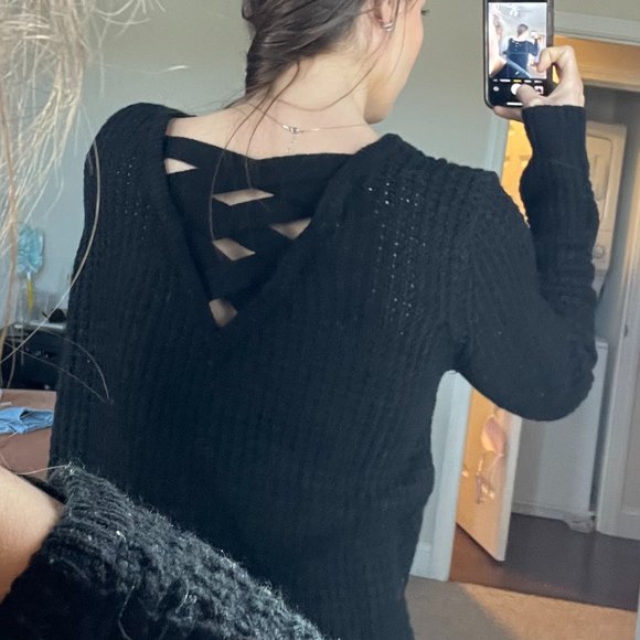 Cross-cross back detail black sweater - Picture 4 of 7
